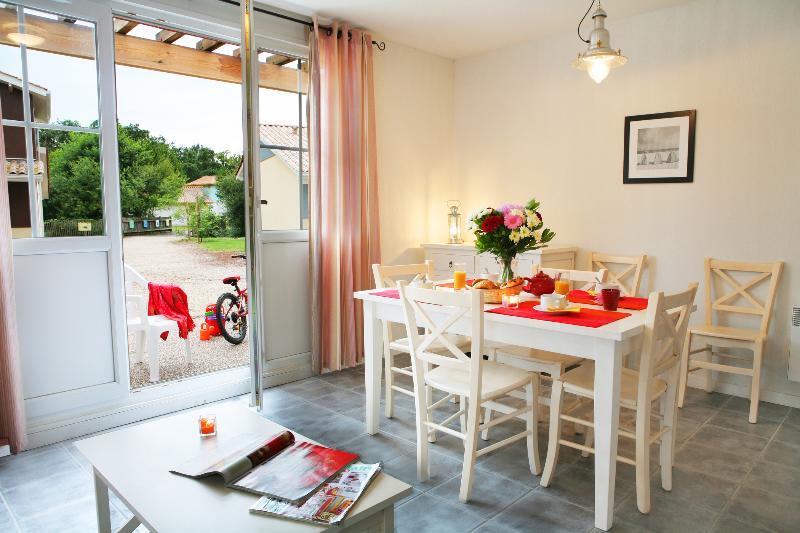 Residence Nemea Les Rives De Saint Brice Арес Экстерьер фото
